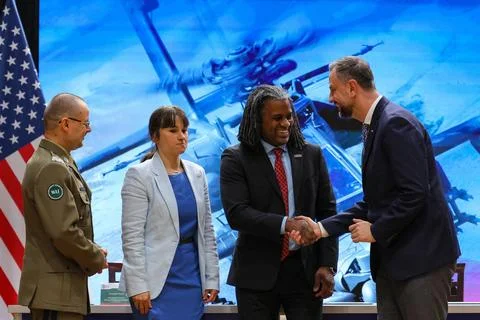 Poland signs Apache program offset implementation agreements, Warsaw - 30 Sep 20 Stock-Fotos