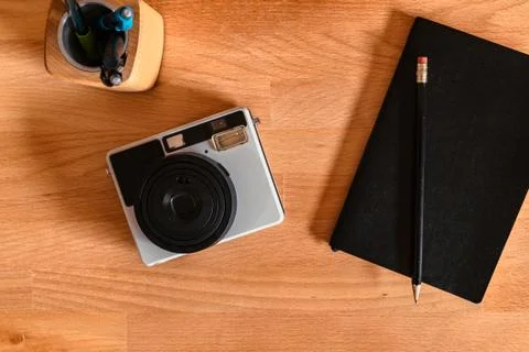 Polaroid camera on a desk Stock-Fotos