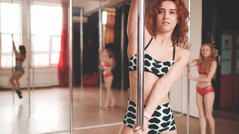 Pole dance girl training Video stock 91174391