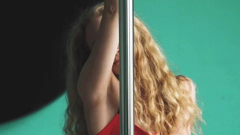 Pole dance girl training Video stock 91188385