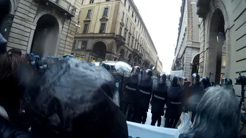 Police clashes and demonstrators in the May Day procession Vídeo Stock 88965859