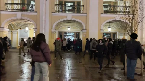 Police force detain protesters, anti war picket against Russia Ukraine conflict Stock Footage 170976071