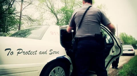 Police loading suspect 스톡 동영상 42874344