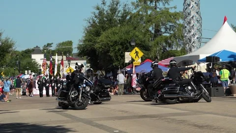 Police motorcycle unit escorting a parade procession Stock-Footage 340940817