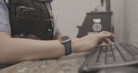 Police Officer Typing on Computer 4K 스톡 동영상 146422318