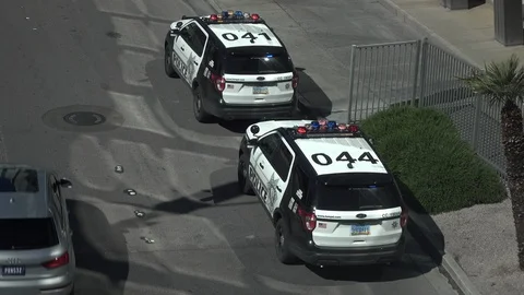 Police pulled over on sidewalk with flashing lights Las Vegas 4k 库存影片 108337976