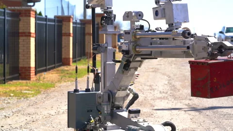 Police robot ready to handle some explosives Vidéo 243540593