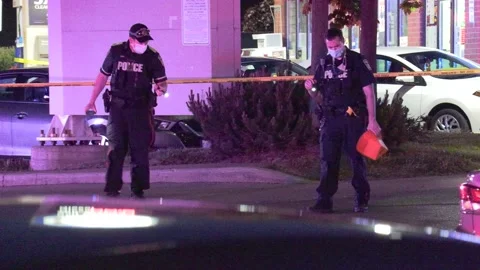 Police at scene of multiple shooting murder in city Vidéo 154881009