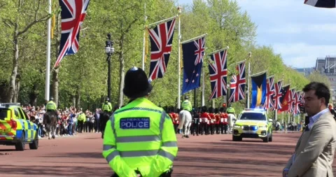 Police securing royal parade on The Mall in London Stock Footage 321018713