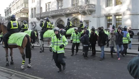 Police setup containment 2 Видео 3945397