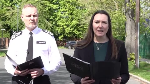 Police statement at scene of synagogue arson attack 库存影片 333050751