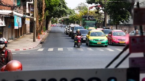 Police taking control of the traffic 動画素材 101245022