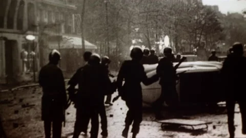 Police throw objects during a riot in France. Vídeos de archivo 163174889