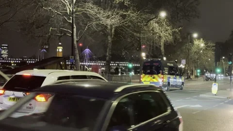 Police van driving through central London at night Video stock 331827458