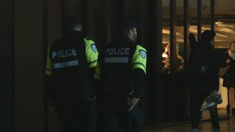 Police Walking By Vidéo 88789551