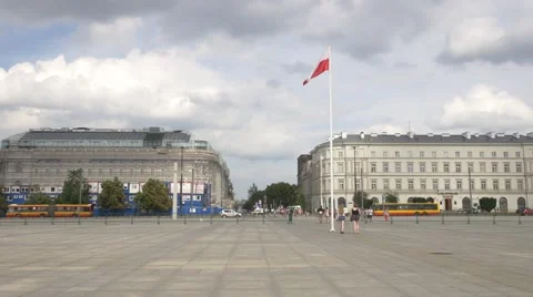 Polish flag on the square in Warsaw Vídeos de archivo 65766297