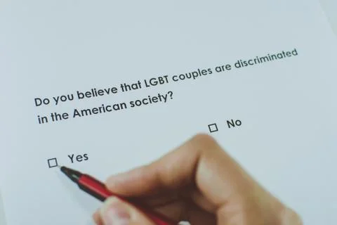 Poll question: Do you believe that LGBT couples are discriminated  Foto stock