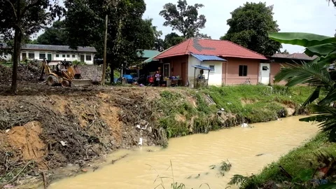 Polluted river in Malaysia. Stock Footage