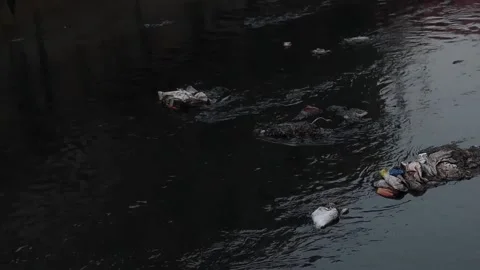 Polluted water from city 库存影片 153768905