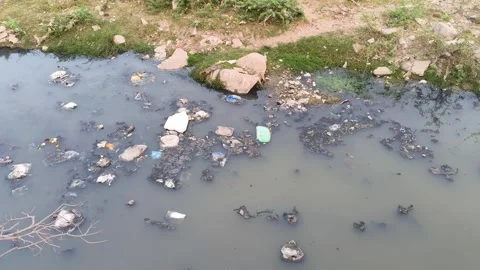 Polluted Water Stream With Plastic Waste 库存影片 330278992