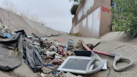 Pollution Grunge Trash Waste Garbage in Ditch Wash Environment California USA Stockbeeldmateriaal 155208752