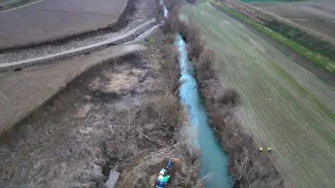Pollution in an italian river Video stock 231126121