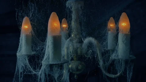 Poltergeist Ghost Shakes And Lights Up Chandelier Vidéo 300616171