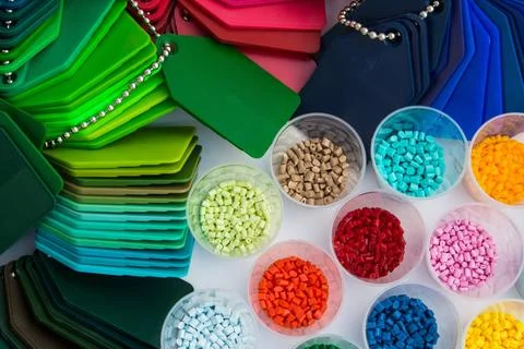  polymere Farbgranulate several dyed plastic polymer granulates in laborat... 스톡 사진