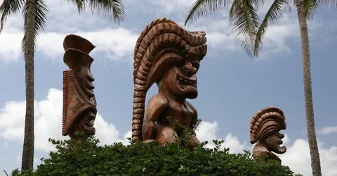 Polynesian Cultural Tiki carving on the North Shore of Oahu Hawaii Stock Footage