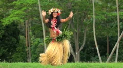 Polynesian girls in traditional grass sk, Stock Video