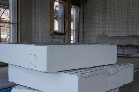 Polystyrene panels combined with wire mesh. Photos