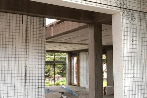 Polystyrene panels combined with wire mesh. Photos