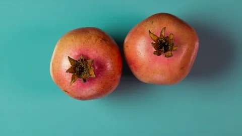 Pomegranate spinning on set 스톡 동영상 88349317