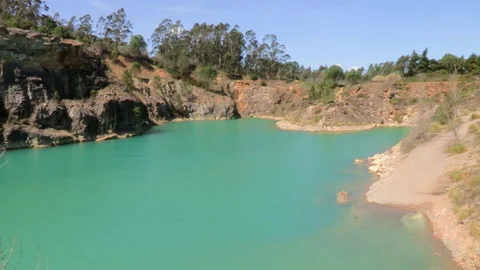 Pond in Maiorca is an old quarry, the blue-green water looks like it came Vidéo 185265251