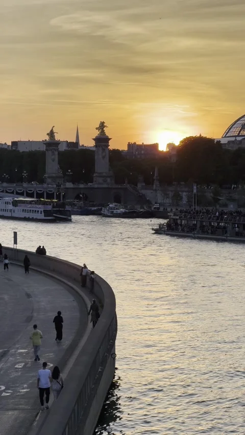 Pont Alexandre III over Seine at sunset with tourist boats in Paris Stock Footage 337196895