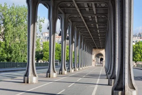 Pont de Bir-Hakeim Stock Photos