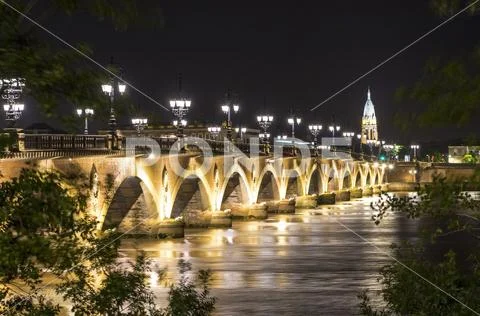 Pont de Pierre, bridge over Garonne river in Bordeaux, France Stock Photos
