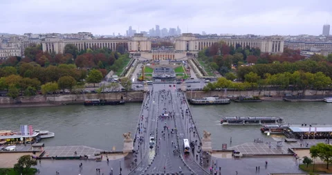 Pont d'Iéna, Palais de Chaillot, and La Défense skyline in Paris Stock Footage 328524071