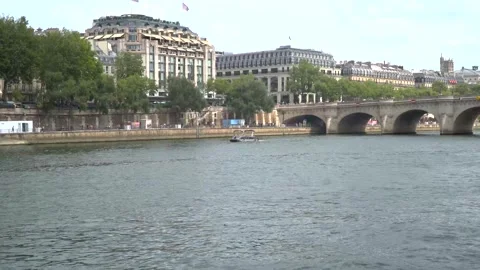 Pont Neuf, the oldest bridge over the Seine River in Paris, France. Video stock 339276451