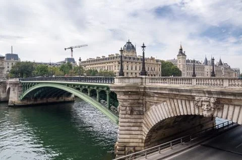 The Pont Notre-Dame is a bridge that crosses the Seine in Paris. 写真素材