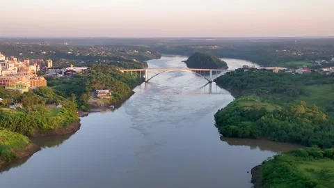 Ponte da Amizade in Foz do Iguaçu. Aerial view Vídeo Stock 276274564