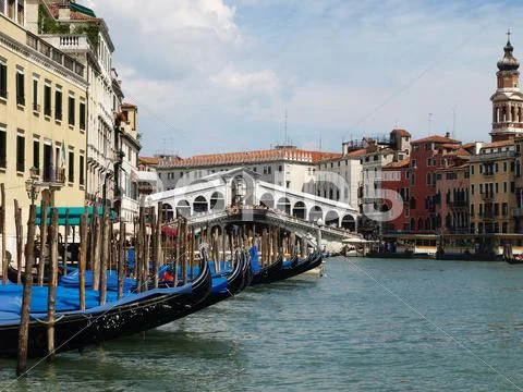 Ponte di rialto a venezia Stock Photos