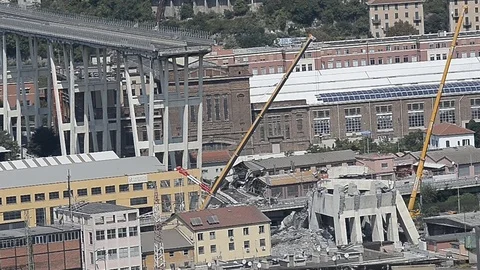 Ponte Morandi collapsed in Genova Vídeo Stock 94818910