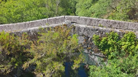Ponte Taboada, Medieval Single-Arch Stone Bridge 库存影片 337775702