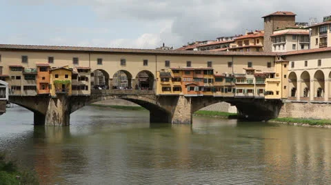Ponte Vecchio bridge in Florence Video stock 23549970