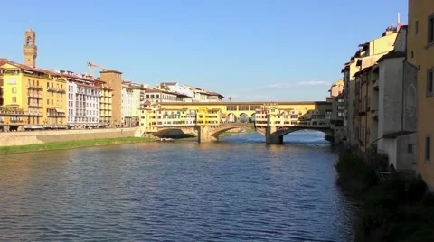 Ponte Vecchio bridge at sunset in Florence, Italy 스톡 동영상 61631306