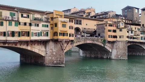 Ponte Vecchio - Medieval Bridge over River Arno. Stock-Footage 330195018