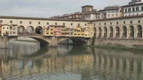 Ponte Vecchio - Static Arch Bridge Over River. Video stock 330195652