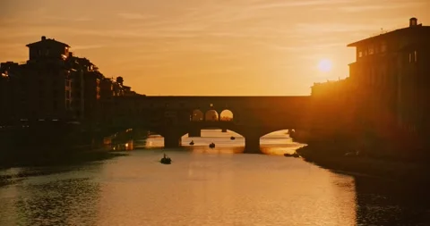 Ponte Vecchio at sunset in Florence River, Tuscany Italy. Stock-Footage 147032461