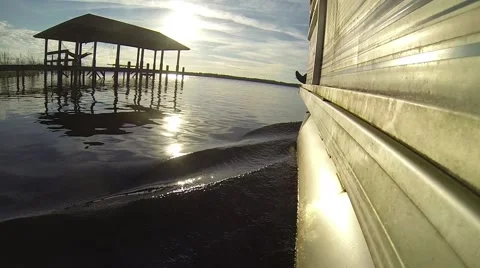 Pontoon boat passing a dock Video stock 45448597